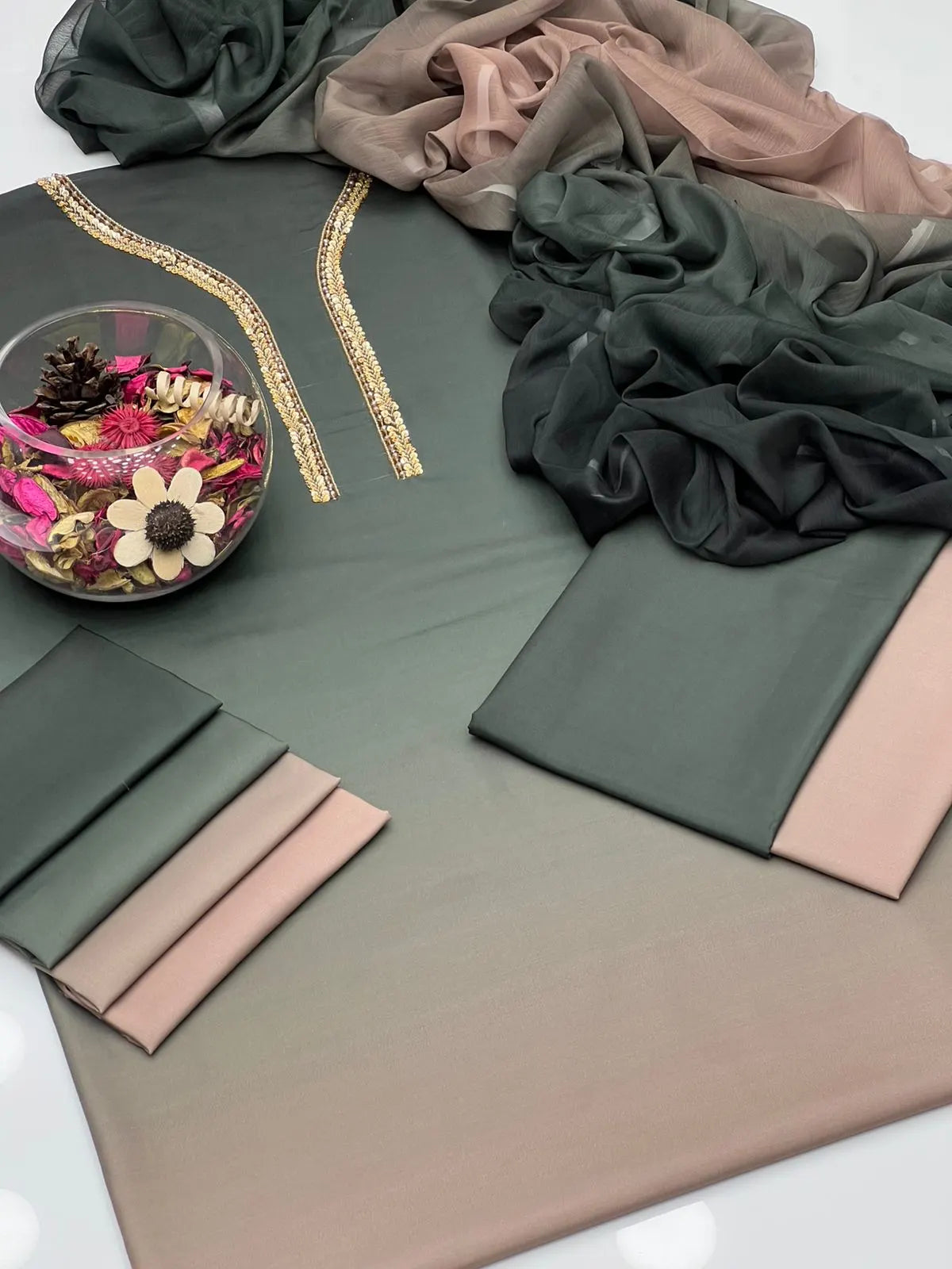 Swiss Monal Lawn 3 Pc Unstitched - Premium Quality Fabric - Kamran Suiting